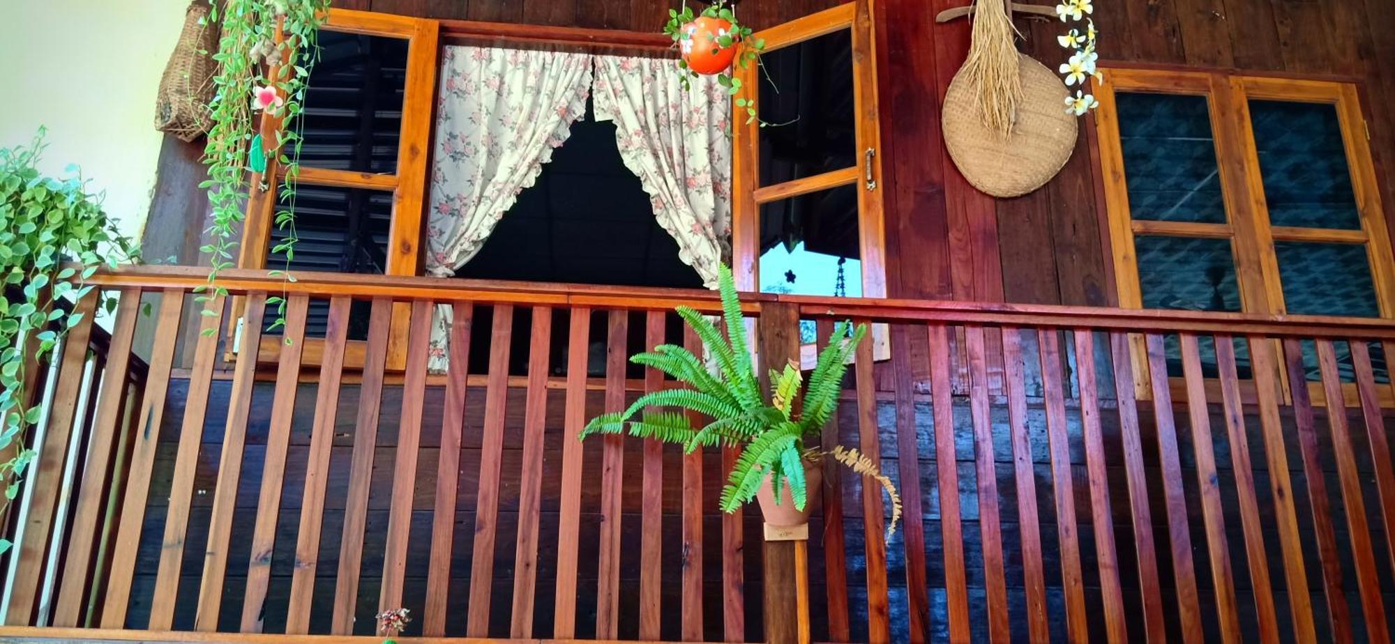 เฮือนน้ำน่าน House By The River Nan أوتاراديت المظهر الخارجي الصورة